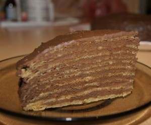 Блинный ванильный торт с шоколадным кремом